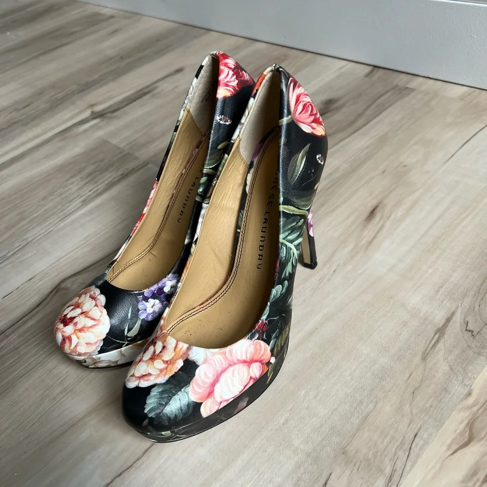 Floral heels size 8 - Picture 2 of 4